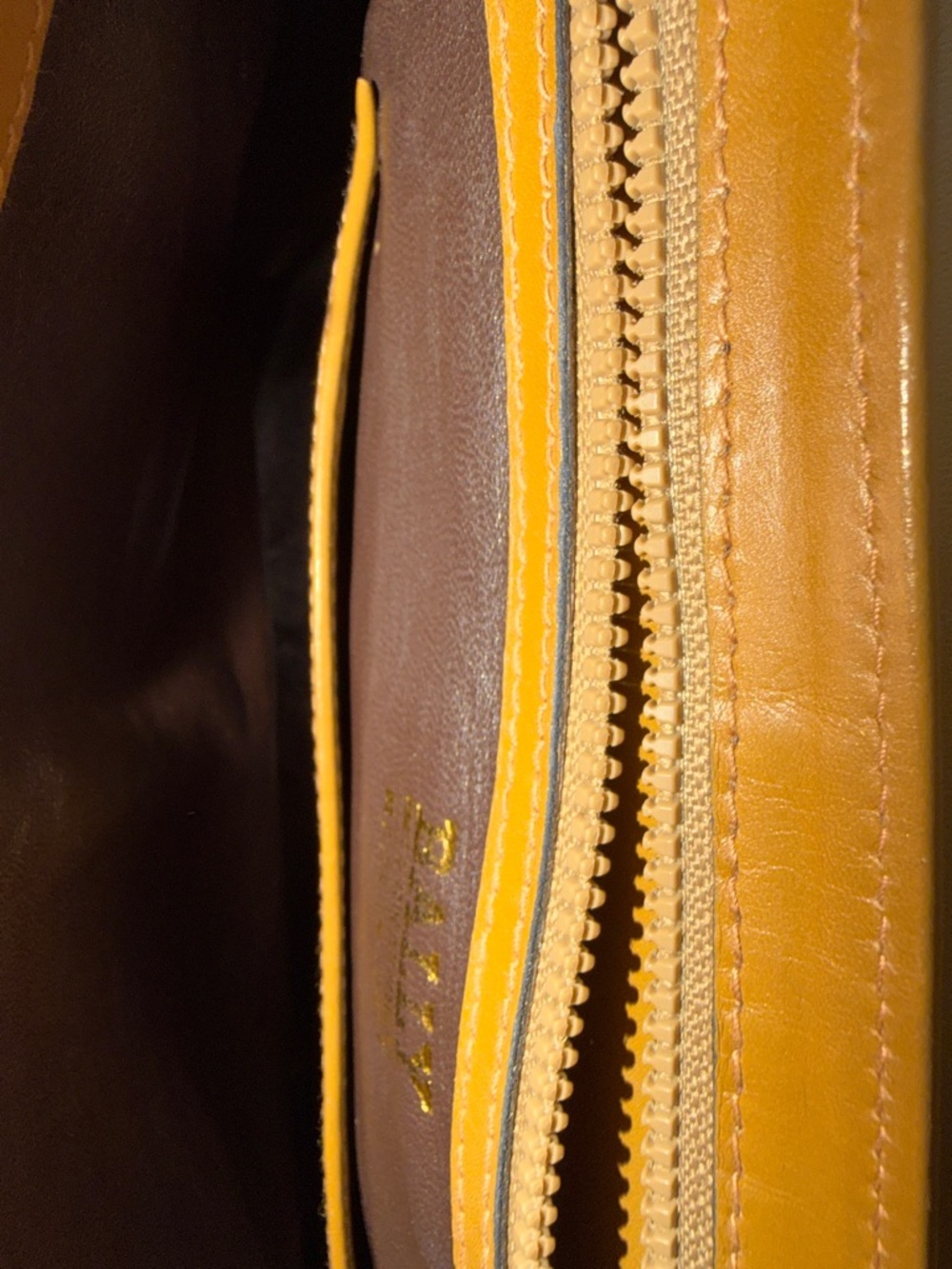 Bally Mustard & Cream Leather Crossbody Bag authentic - Picture 7 of 9